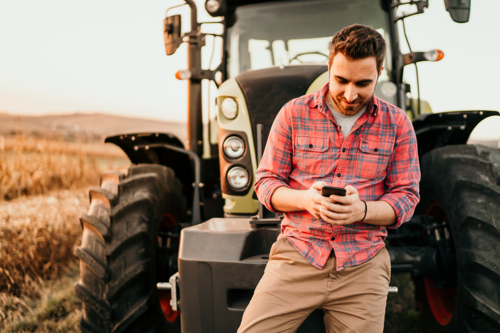 Why Farmers are Being Encouraged to Install Machinery Vehicle Trackers